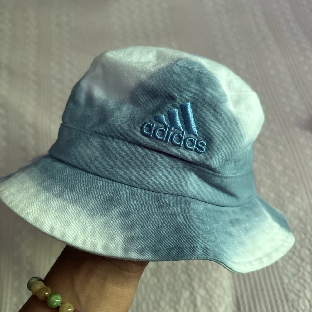Adidas bucket hat